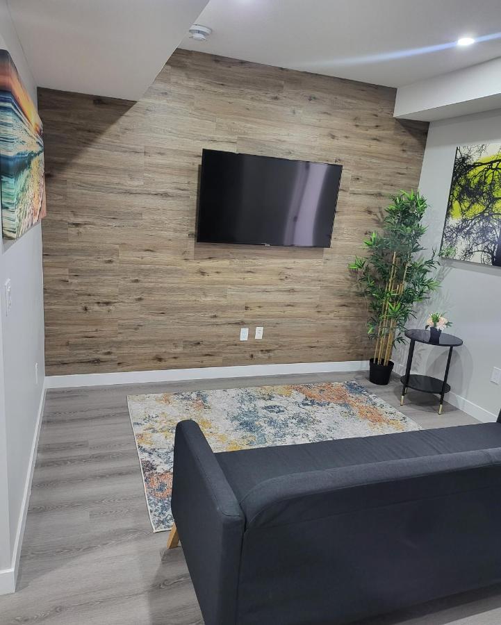 Luxury Suite In Calgary Nw Luaran gambar