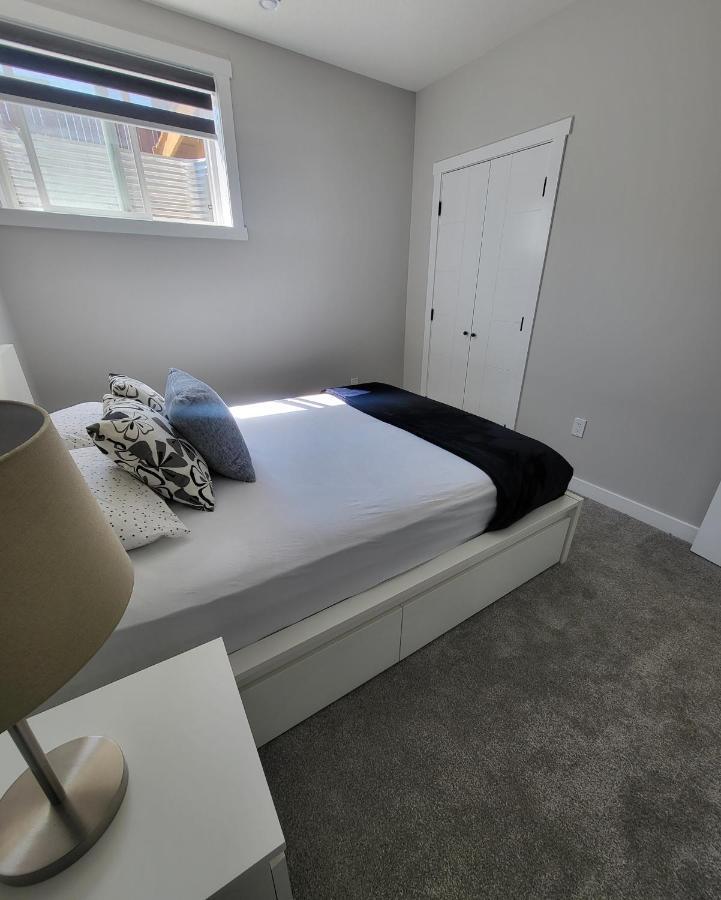 Luxury Suite In Calgary Nw Luaran gambar