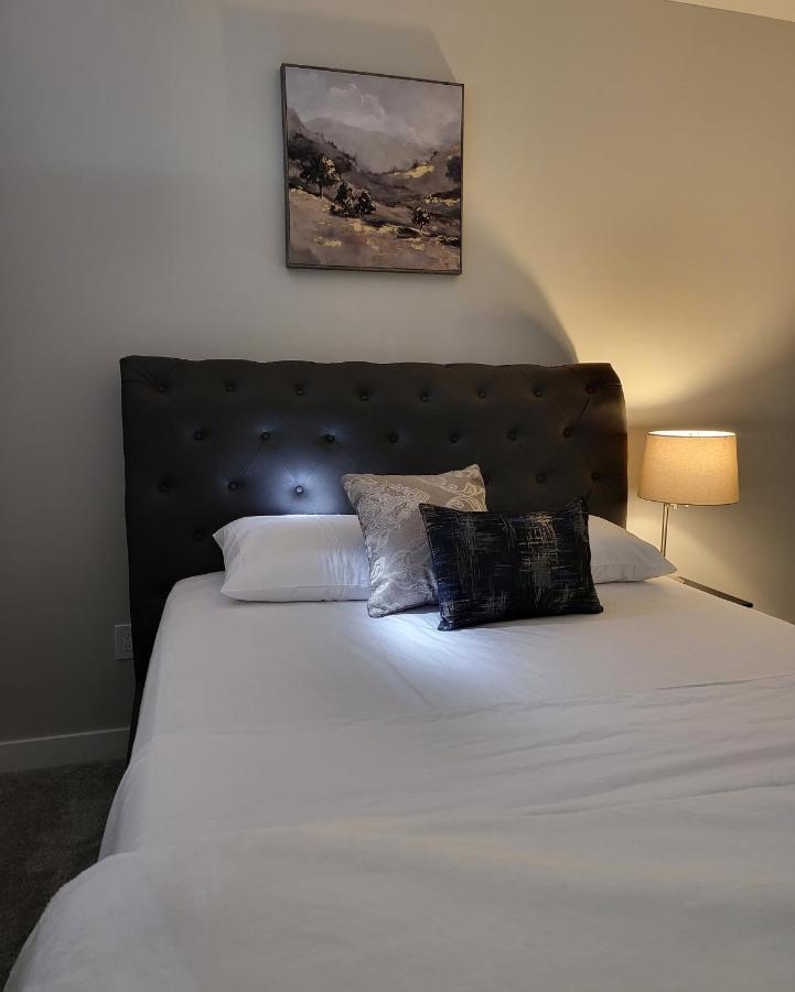 Luxury Suite In Calgary Nw Luaran gambar