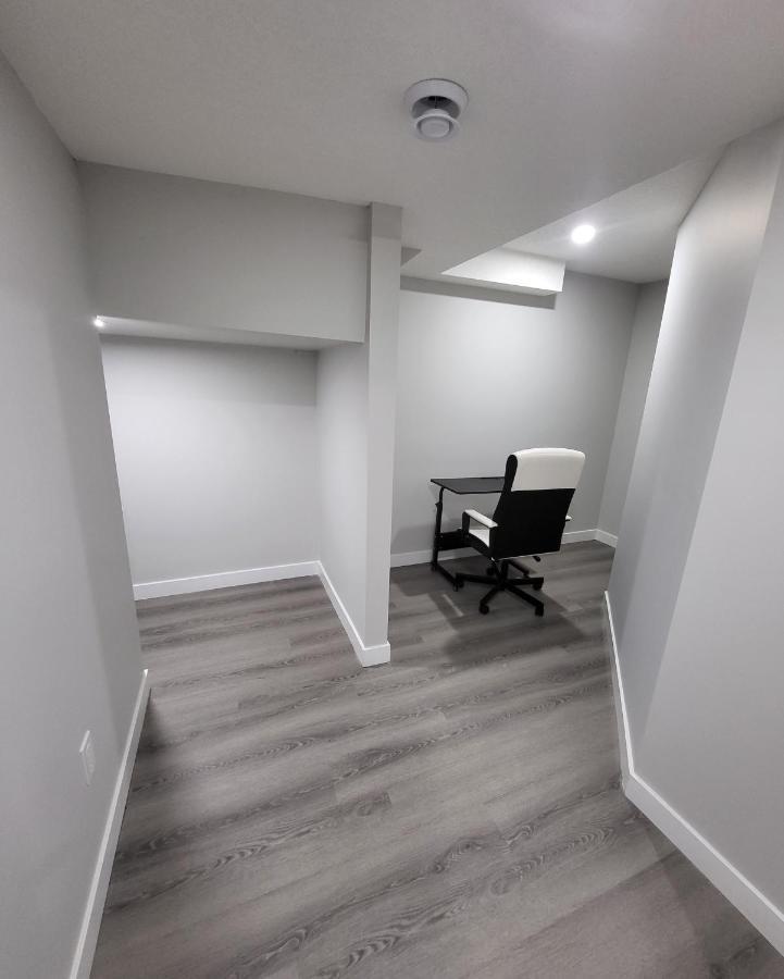 Luxury Suite In Calgary Nw Luaran gambar