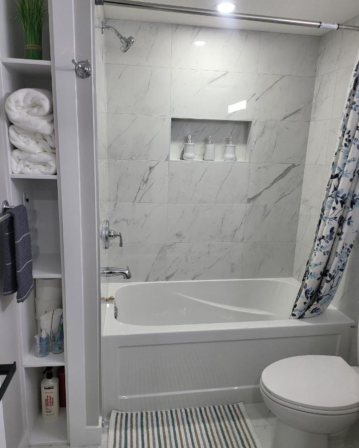 Luxury Suite In Calgary Nw Luaran gambar