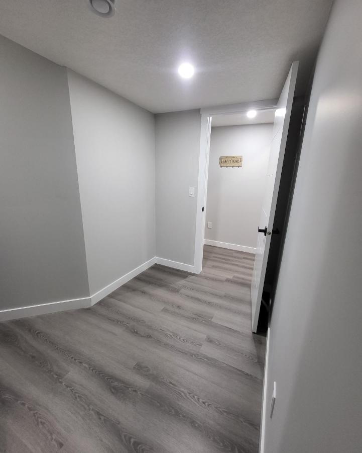 Luxury Suite In Calgary Nw Luaran gambar