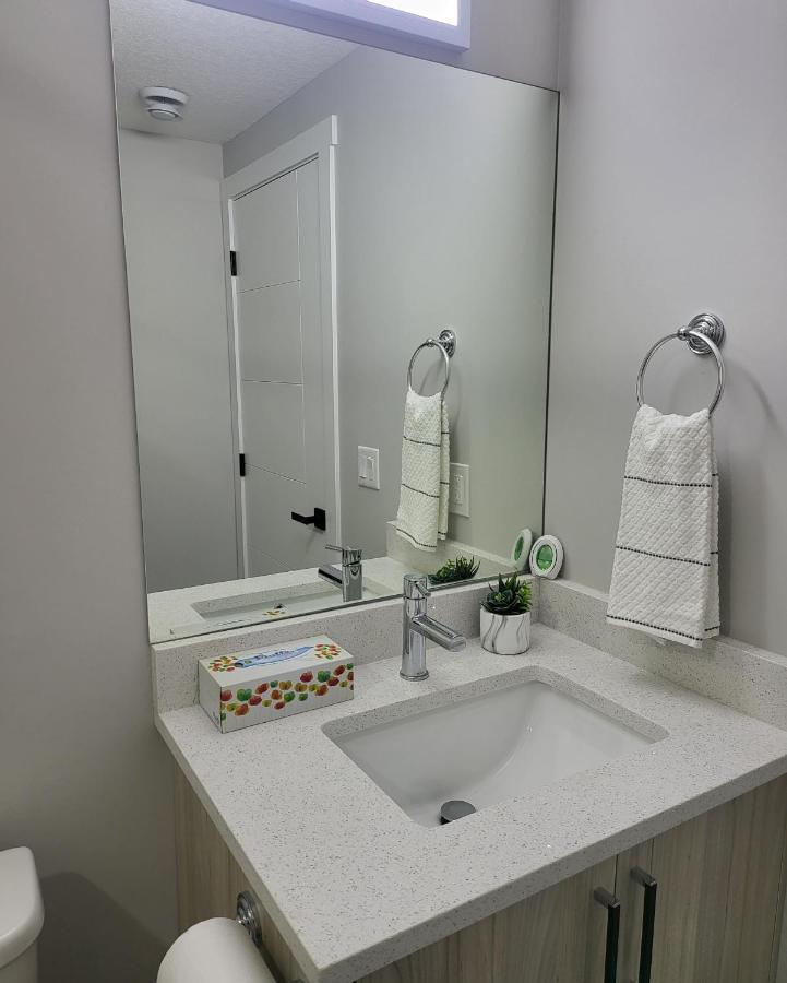 Luxury Suite In Calgary Nw Luaran gambar
