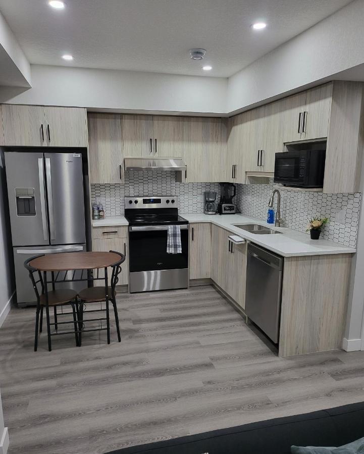 Luxury Suite In Calgary Nw Luaran gambar